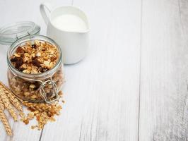 zelfgemaakte granola in pot foto