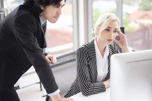 zakenmensen is stress met een zakelijk probleem foto