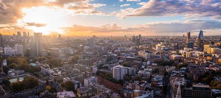 luchtpanorama van het financiële district van de stad Londen foto