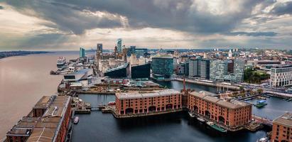 luchtfoto van de skyline van Liverpool in het Verenigd Koninkrijk foto