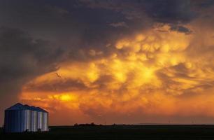 prairie storm wolken zonsondergang foto