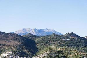 dorp in de bergen op het eiland kreta. foto