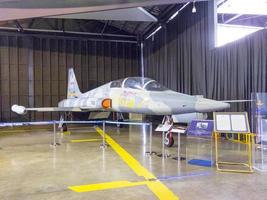 koninklijk thais luchtmachtmuseum bangkokthailand18 augustus 2018f5-jager bij koning rama v is de bestuurder. op 18 augustus 2018 in thailand. foto