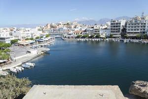 bootstation in de stad chania op zonnige dag. foto