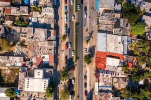 luchtfoto van de stad Tulum van bovenaf. klein Mexicaans dorp. foto