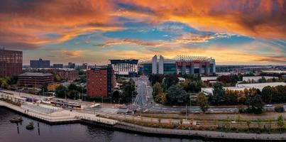 luchtfoto van het iconische Manchester United Stadium in Engeland. foto