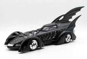 bologna, italië, 2022, black, diecast, batmobile, geïsoleerde, op wit, background foto