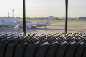 ramen uitzicht vanaf internationale luchthaven, lege mensen als gevolg van covid-19 pandemie foto