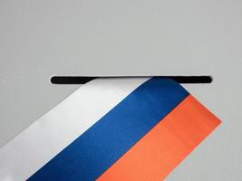 stembus met nationale vlag van rusland. presidentiële verkiezingen foto