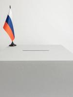 stembus met nationale vlag van rusland. presidentiële verkiezingen foto