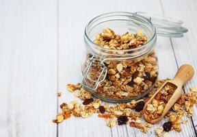 zelfgemaakte granola in pot foto