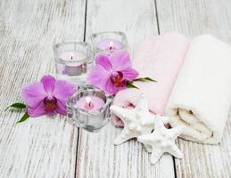 spa-concept met roze orchideeën foto