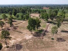 landbouwgrond op de berghelling op het platteland van Thailand, landschapsfotografie, dronefotografie foto