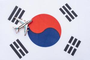 vlag van Zuid-Korea en het vliegtuig. het concept van reizen. foto