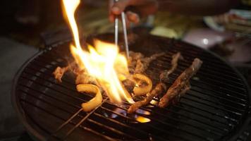 het rundvlees koken in een Japanse grillstijl. foto