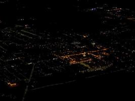 luchtfoto van de stad bij nacht foto