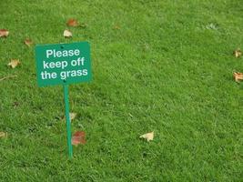 blijf van het grasbord af foto