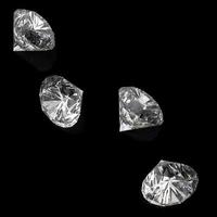 diamanten geïsoleerd op wit foto