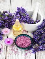 spa producten met lavendel foto