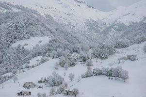 bergen na sneeuwval foto