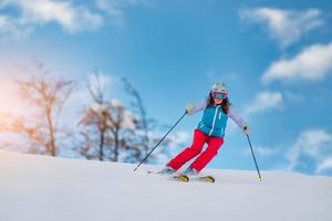 vrouw meisje vrouw op de ski foto