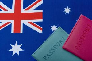 op de vlag van Australië zijn twee paspoorten. foto