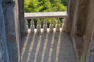 marmeren balustrade bij villa d'este in tivoli. foto