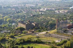 huizen in tivoli in italië uitzicht vanuit villa d'este. foto