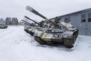 de gemiddelde Sovjet t-55 tank close-up in het museum. foto