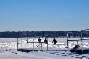 winter in Manitoba - schaatsen op een bevroren meer foto