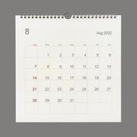 Augustus 2022 kalenderpagina op witte achtergrond. kalenderachtergrond voor herinnering, bedrijfsplanning, afspraakvergadering en evenement. foto