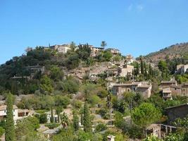 uitzicht op de stad Valldemossa foto