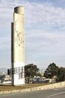 georgia, rustavi. 18 januari 2022. betonnen monument op tbilisi st. in roest. foto