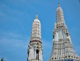 bangkok thailand08 april 2019wat arun ratchawararam ratchawaramahawihan een boeddhistische tempel had bestaan op de plaats van wat arun sinds de tijd van het ayutthaya-koninkrijk. foto