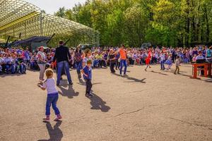 Moskou, Rusland-9 mei 2016 - dag van de overwinning in de hoofdstad. mensen vieren feest in de straten en parken. foto