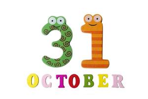 31 oktober op een witte achtergrond, cijfers en letters. foto