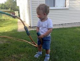 mooie babyjongen met kindgezicht poseren fotograaf foto