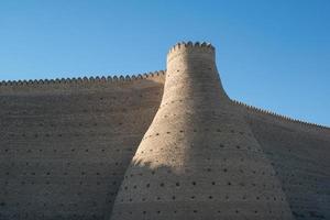 historische muren van arkfort in bukhara, centraal Azië foto