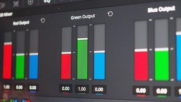 kleurgradatiegrafiek of RGB-kleurcorrectie-indicator op monitor foto