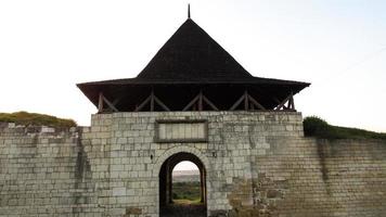 khotyn fort versterkingscomplex gelegen op de rechteroever van de rivier de dnjestr in khotyn, provincie tsjernivtsi in het westen van oekraïne. 06.08.2019 foto