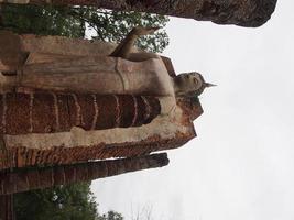 03 augustus 2019wat saphan hin tempelsukhothai thailand ligt buiten de oude stadsmuur van sukhothai in het westen in het gebied van aranyawat of wat pa dit foto