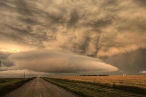 onweerswolken prairie hemel foto