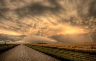 onweerswolken prairie hemel foto