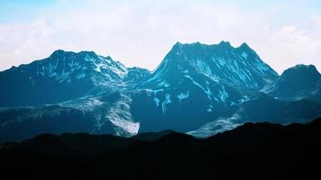 berglandschap op heldere zomerse zonnige dag foto