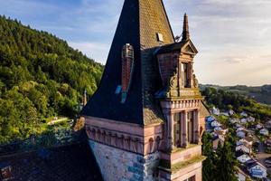 luchtfoto van het oude feodale kasteel burg rodech foto