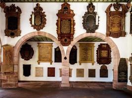 Basel minster interieur, majestueuze architectuur, gotische stijl foto