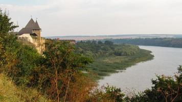 uitzicht op het fort van khotyn. khotyn. Oekraïne. 06.08.2019 foto