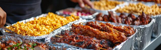 heerlijk barbecue feest Bij een zomer buitenshuis bijeenkomst in de stad foto