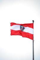 Oostenrijkse vlag in Wenen met wit foto