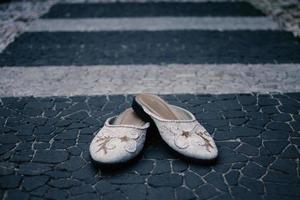 elegante witte trouwschoenen foto